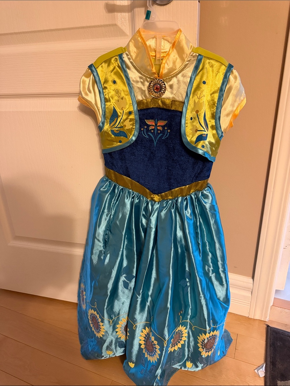 Disney Store - Princess Anna Costume Dress - Size Small - like new